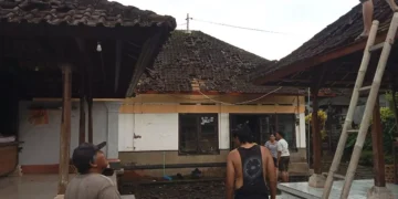 One of the residents' houses damaged by strong winds in Banjar Sandan Dangin Yeh, Sesandan Village, Tabanan District, Tabanan Regency, Bali Province, Tuesday afternoon (April 7, 2026). (Tabanan Regional Disaster Management Agency.)
