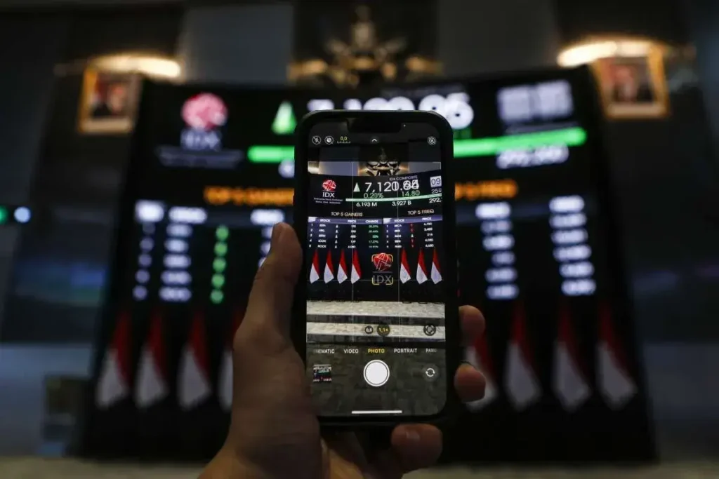 ILLUSTRATION. The Financial Services Authority (OJK) is confident that the Indonesian capital market will not be downgraded to a frontier market by Morgan Stanley Capital International (MSCI). (ANTARA FOTO/ASPRILLA DWI ADHA)