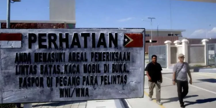 Photo of the atmosphere of the highway and the view from Kupang to the Timor Leste border