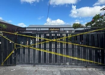 The entrance to Delona Vista on Jalan Taman Pancing, Pemogan, Denpasar, Bali, was seen cordoned off with police tape on Thursday (April 2, 2026).