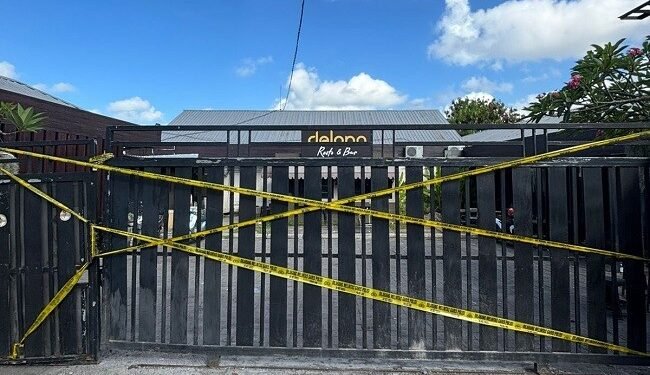 The entrance to Delona Vista on Jalan Taman Pancing, Pemogan, Denpasar, Bali, was seen cordoned off with police tape on Thursday (April 2, 2026).