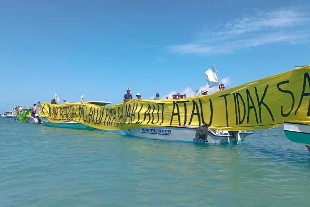 Three Years Without Clean Water. On Gili Meno, Residents Finally Took Their Protest Into the Sea. 4 Residents of Gili Meno, North Lombok, along with Walhi-NTB, Meno Lestari, and Wanapala NTB, members of the United Meno Alliance, held a demonstration unfurling a yellow banner in the middle of the sea on Thursday (May 21, 2026). They demanded the basic right to clean water on Gili Meno.