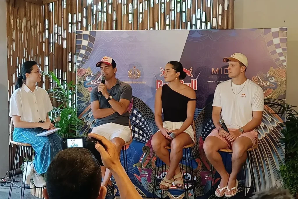 27 Meters Above the Indian Ocean, They Jumped. Red Bull Cliff Diving Finally Arrives in Bali. 38 Red Bull Cliff Diving Sports Director Orlando Duque, Red Bull Cliff Diving World Series 2026 Permanent Athlete Xantheia Pennisi, and Red Bull Cliff Diving World Series 2026 Wildcard Athlete Aidan Heslop.