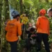Basarnas evacuates climbers lost on Mount Batukaru in Tabanan Regency, Bali, Friday (May 29, 2026). (Basarnas Bali.)