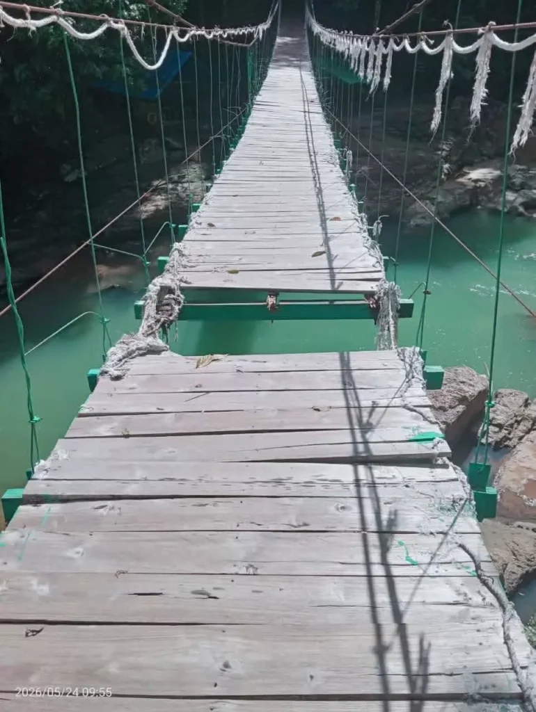 Rotting Wood, Missing Safety Nets: What Failed Two Austrian Tourists at a Labuan Bajo Bridge 38 The condition of the suspension bridge at Cunca Wulang Waterfall, West Manggarai, East Nusa Tenggara, Sunday (May 24, 2026). (Photo: Maumere Basarnas Doc.)