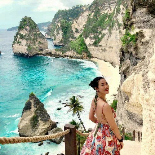 As The Rupiah Weakens, Indonesia Is Seeing More Tourists From Malaysia and China 38 Chinese tourists in Nusa Penida, Bali
