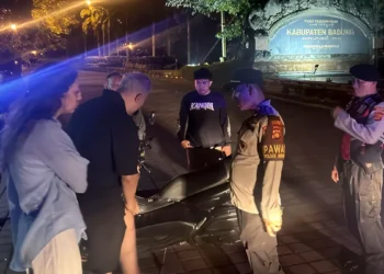 Photo: Police visited the Badung Regional Government Center (Puspem Badung) to visit two foreign nationals who claimed to have been mugged on Jalan Padang Luwih Dalung, North Kuta, early Friday morning (May 29, 2026). (Doc. Badung Police