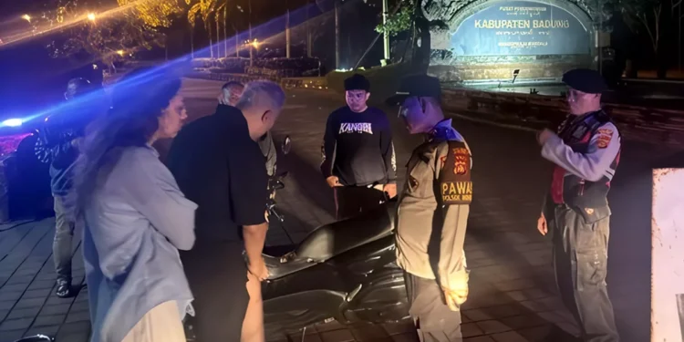 Tourist Robbed In North Kuta During Late Night Incident That Triggered Police Response Across Jurisdictions 37 Photo: Police visited the Badung Regional Government Center (Puspem Badung) to visit two foreign nationals who claimed to have been mugged on Jalan Padang Luwih Dalung, North Kuta, early Friday morning (May 29, 2026). (Doc. Badung Police