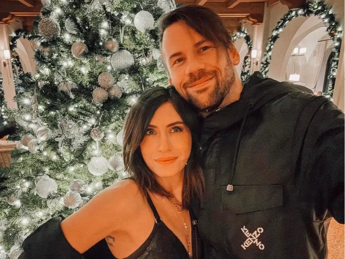 Beartooth Frontman Caleb Shomo Comes Out as Gay. His Wife's Response Is Unusual. 39 Caleb Shomo and Wife