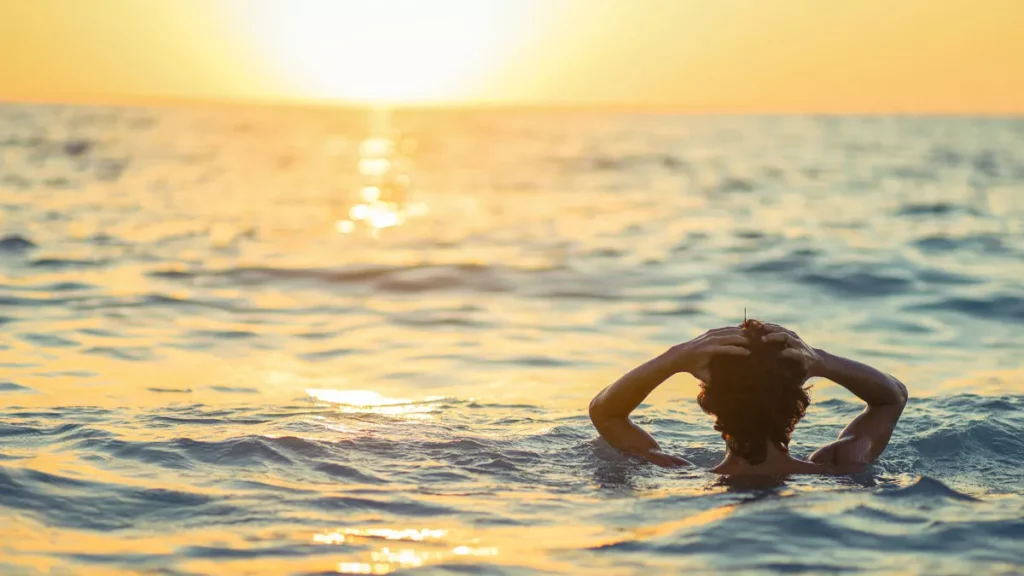Illustration of a man staring blankly and resignedly in the middle of the sea (Hey Bali)