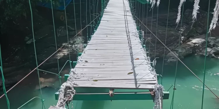 Broken Planks, a 20-Meter Drop, and Two Austrian Tourists Dead in Labuan Bajo 37 The condition of the suspension bridge at Cunca Wulang Waterfall, West Manggarai, East Nusa Tenggara, Sunday (May 24, 2026). (Photo: Maumere Basarnas Doc.)
