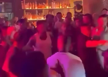 A heated argument erupted inside a bar in North Kuta, Badung, after guests got into a fistfight.
