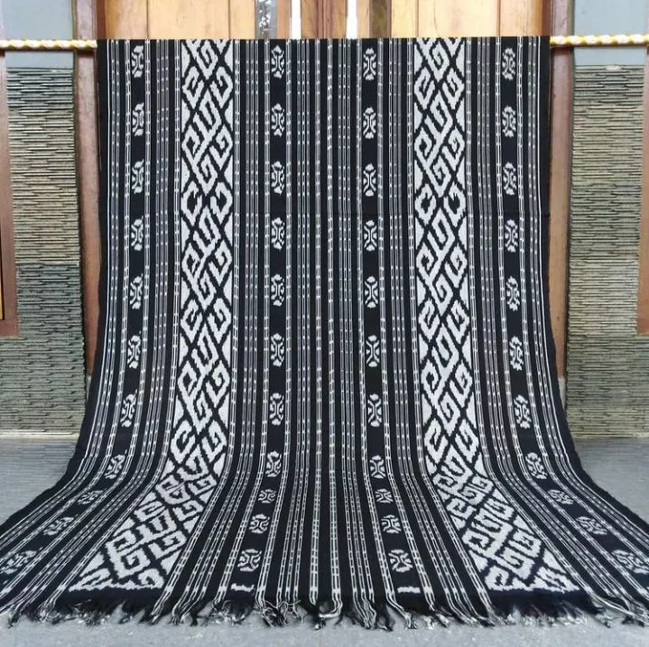 Eight Years Waiting for the State: A Weaving School in Sumbawa Still Fighting Alone 41 Photo of Typical Woven Fabrics from Sumbawa Besar (IST)