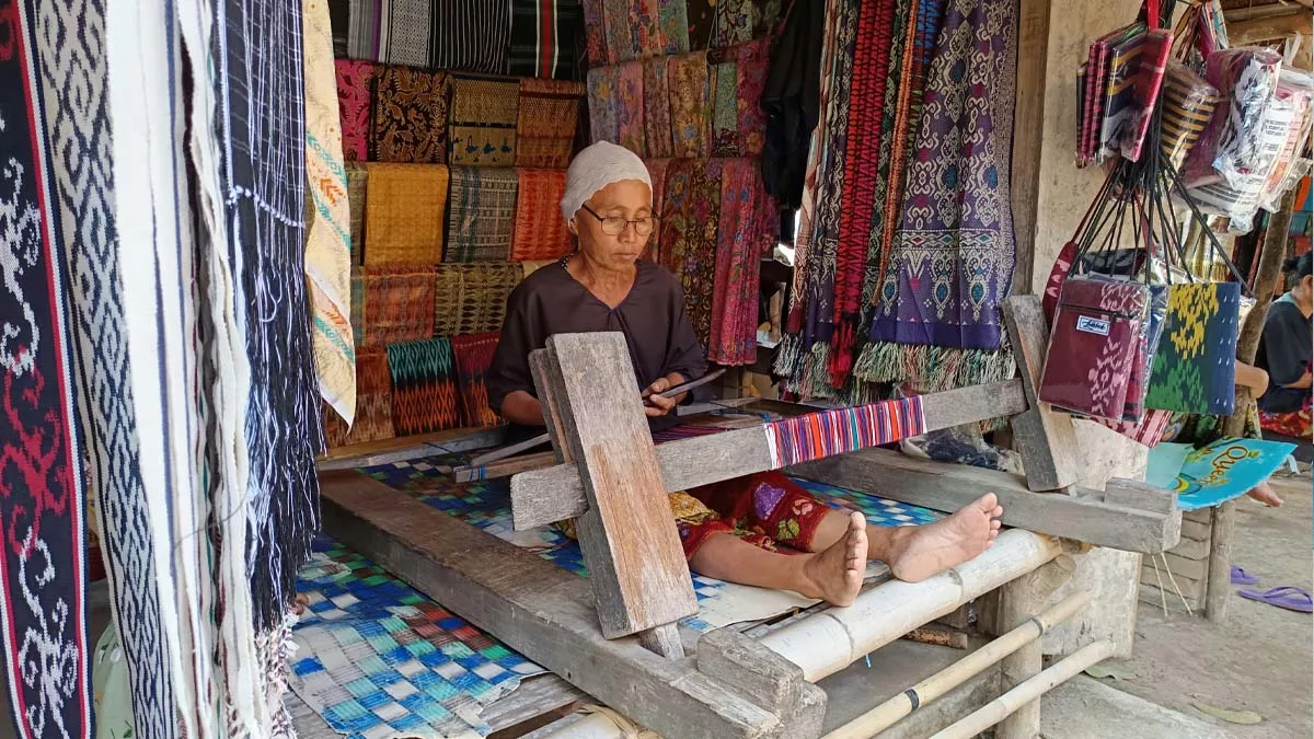 Eight Years Waiting for the State: A Weaving School in Sumbawa Still Fighting Alone 40 Photos of Weaving Culture in NTB
