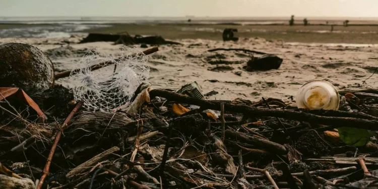 Trash on Bali Beach (Hey Bali)