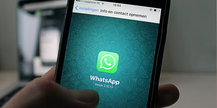 Is Someone Reading Your WhatsApp? Six Signs Your Account Has Been Hacked 37 Photo of a person opening the WhatsApp application (Hey Bali)