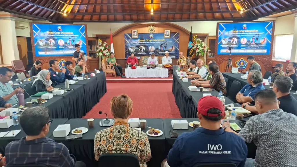 Bali Closed Its Landfill to Save Its Image, But Now Residents Live Amidst Rotting Waste 39 Photo of the FGD in Denpasar, Bali, on May 16, 2026