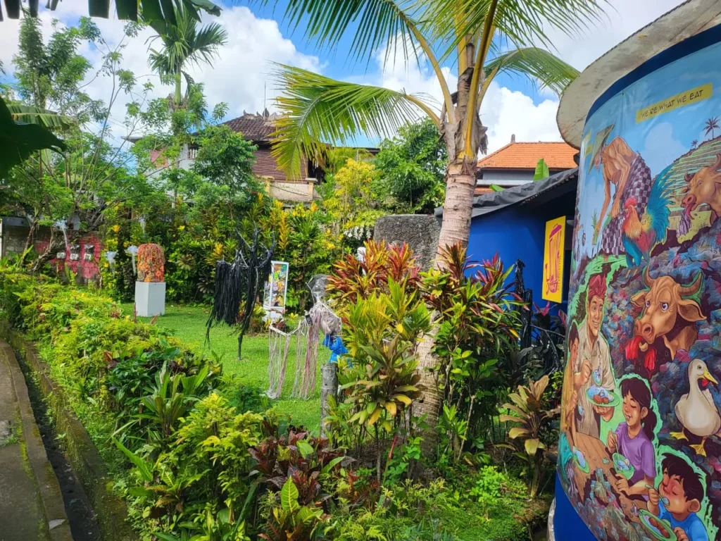 The Plastic Jellyfish of Gang Bintang: How Eight Artists in Ubud Are Trying to Save Your Dinner 39 Junkyard Collective Bali