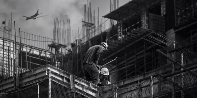 Photo of construction workers (Pexels)