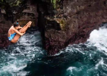 27 Meters Above the Indian Ocean, They Jumped. Red Bull Cliff Diving Finally Arrives in Bali. 39 Red Bull Cliff Diving Finally Arrives in Bali.