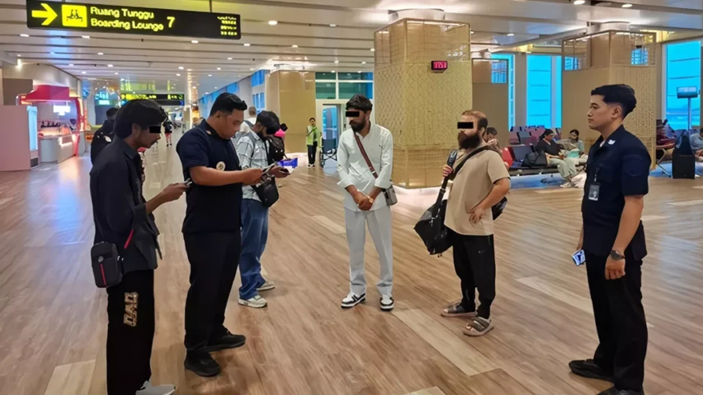 Photo: Denpasar Immigration Department deporting six Indonesian citizens who violated Indonesian regulations. (doc. Denpasar Immigration Department)