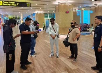 Photo: Denpasar Immigration Department deporting six Indonesian citizens who violated Indonesian regulations. (doc. Denpasar Immigration Department)