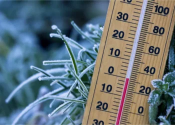 Illustration of cold temperatures. The temperature in Bali feels colder than usual. (canva.com)