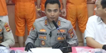 Iranian National Arrested in Bali After Australian Tourist Allegedly Targeted in Currency Exchange Scam 1 Gianyar Police Chief, AKBP Chandra C. Kesuma, led a press conference on Tuesday (December 2, 2025) to uncover the case of an international credit card theft syndicate. (Gianyar Police Public Relations Document)
