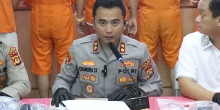 Gianyar Police Chief, AKBP Chandra C. Kesuma, led a press conference on Tuesday (December 2, 2025) to uncover the case of an international credit card theft syndicate. (Gianyar Police Public Relations Document)