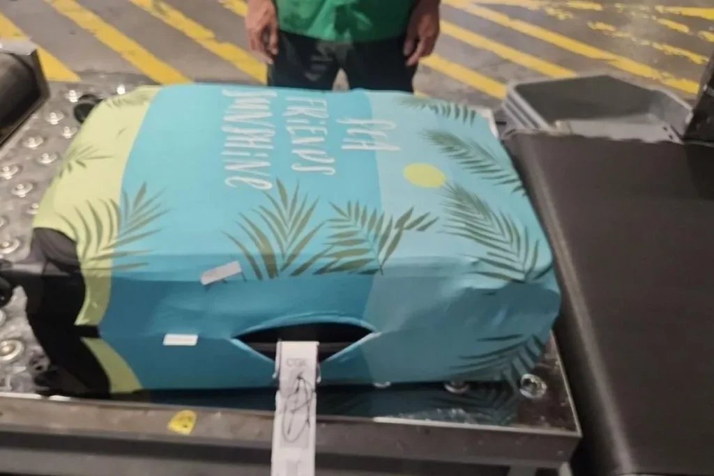 Two Russian Nationals Arrested in Bali After Authorities Track 7.8 Kilograms of Hashish Across Indonesia 38 A suitcase containing hashish, a type of narcotic, was carried by one of the perpetrators to be smuggled into Bali. (DOC. BNN)