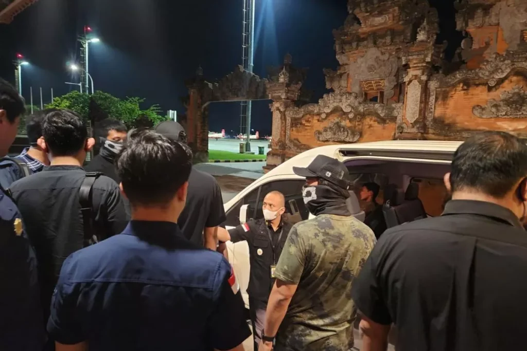 He Was a Bikie Boss and Alleged Drug Kingpin. Bali Caught Him Hiding in a Jet Toilet. 3 An Australian citizen wanted by Interpol was apprehended at I Gusti Ngurah Rai International Airport on Saturday (June 6, 2026). (NGURAH RAI IMMIGRATION DOCUMENTATION)