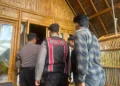 Police arrived at the scene of the incident where a tourist died at a villa in Biaung Hamlet, Ped Village, Nusa Penida District, Klungkung Regency, Bali, Tuesday (16/6/2026). (Nusa Penida Police.)