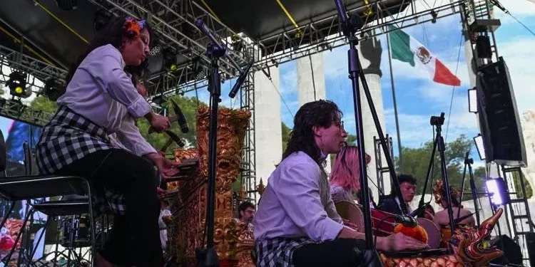 Members of *Gamelan Luz Y Fuerza*—a Mexican-based Balinese arts group—performed gamelan music and dance at the Aldea Global Cultural Festival 2026 at Puerta de los Leones, Bosque de Chapultepec, Mexico City, on Sunday (June 21, 2026, local time). Supported by the Embassy of the Republic of Indonesia (KBRI), the group presented performances such as the *Oleg Temulilingan*, *Baris*, and *Kecak* dances, as well as Balinese gamelan music, during the event celebrating the excitement of the 2026 World Cup in Mexico. (Photo courtesy of ANTARA FOTO/Aditya Pradana Putra)