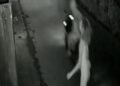 Caught on Camera: Viral Snatch Theft in Bali Prompts Police Appeal to Foreign Visitor 52 A video screenshot capturing the moment a foreign woman was mugged and fell to the ground in Pecatu Village, South Kuta District, Badung Regency, Bali, on Sunday (June 28, 2026) night.