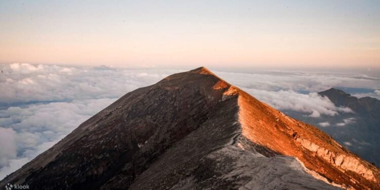 Why Mount Agung Is Closing to Hikers for a Week 37 Mount Agung