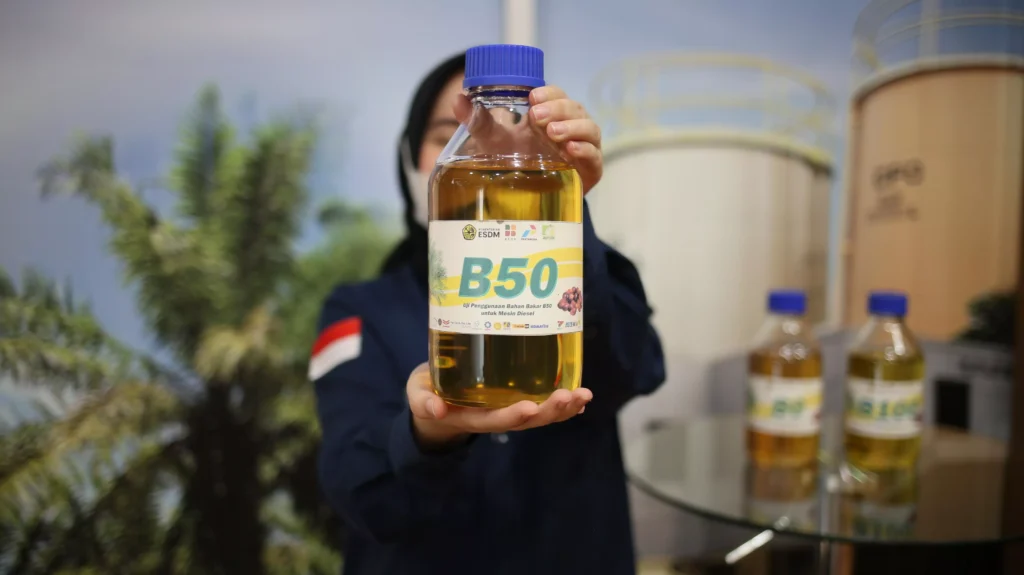 Illustration photo of a woman showing 50 percent Biodiesel or B50 (Document: ESDM)