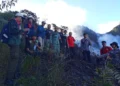 Photo: A joint firefighting team at Bukit Pal Jepang, Suela Village, East Lombok, West Nusa Tenggara (NTB), Saturday (June 27, 2026). Photo credit: East Rinjani Forest Management Unit (KPH).