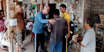 Victor Miguel, a foreigner from the United States, forgave the man who stole his wallet while visiting Kehen Temple in Bangli, Bali, on Friday (June 19, 2026). (Photo: Bangli Police Department)