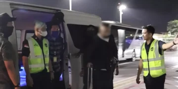 Photo: Ngurah Rai Immigration officers thwart the flight of an Australian man wanted by Interpol at I Gusti Ngurah Rai Airport, Saturday (June 6, 2026). (doc. Ngurah Rai Immigration)
