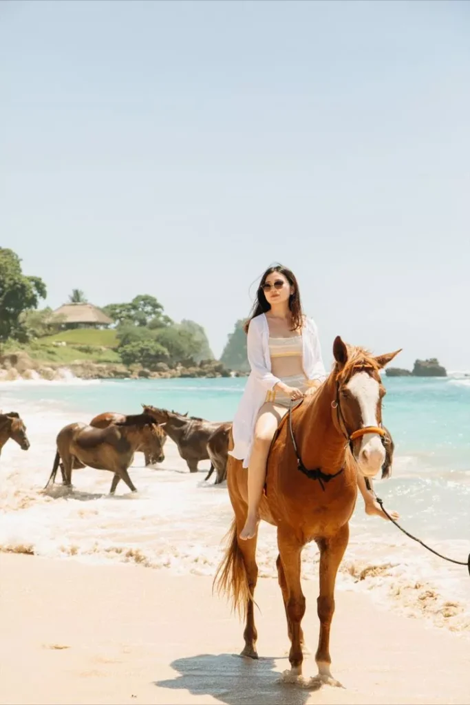 Sumba Tourism: Why Travelers Are Trading Scooters for Horses and Traditional Dress 43 Photo of a female tourist from Indonesia riding a horse on a Sumba beach (IST)