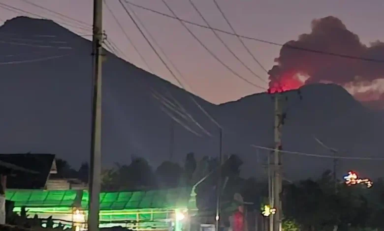 Mount Rinjani Fire Rages Uncontained as Indonesian Crews Battle Flames With Branches and Willpower 39 Fire hit the Mount Rinjani area on Tuesday, June 2, 2026.