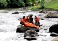 Photo: An unidentified male body was removed by Gianyar Regional Disaster Management Agency (BPBD) officers from the Ayung River, Ubud District, Gianyar, Friday (June 19, 2026).