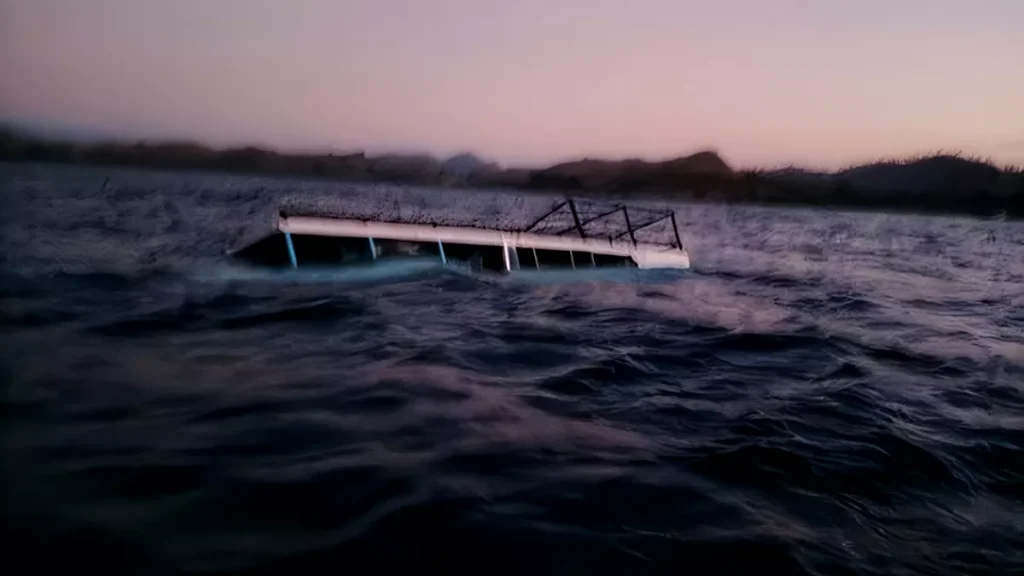 Cargo Vessel Sinks Near Labuan Bajo. Rescuers Arrive and Find Nobody Onboard. 1 A ship sank in the waters off Seraya Island, Labuan Bajo, West Manggarai, East Nusa Tenggara (NTT), Saturday (June 6, 2026). (Photo: Labuan Bajo Search and Rescue Post)