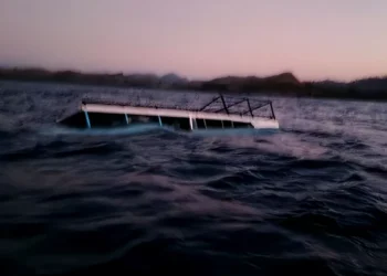 A ship sank in the waters off Seraya Island, Labuan Bajo, West Manggarai, East Nusa Tenggara (NTT), Saturday (June 6, 2026). (Photo: Labuan Bajo Search and Rescue Post)