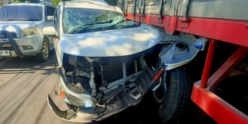 Photo: A traffic accident involving a Toyota Avanza and a truck occurred on the Seririt-Singaraja Road, specifically in Kalianget Village, Seririt District, Buleleng Regency, Tuesday (June 2, 2026). (Buleleng Police)