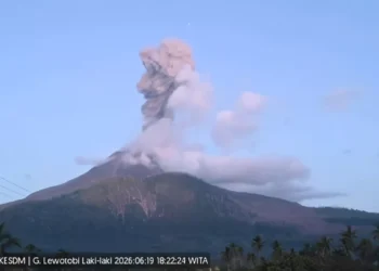 Mount Lewotobi Laki-laki in East Flores Regency, East Nusa Tenggara, erupted at 6:22 PM WITA on Friday (June 19, 2026). (Photo: PVMBG)