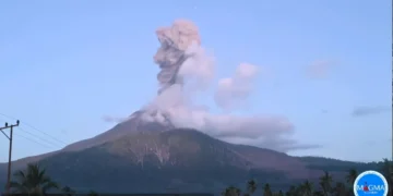 Mount Lewotobi Laki-laki in East Flores Regency, East Nusa Tenggara, erupted at 6:22 PM WITA on Friday (June 19, 2026). (Photo: PVMBG)