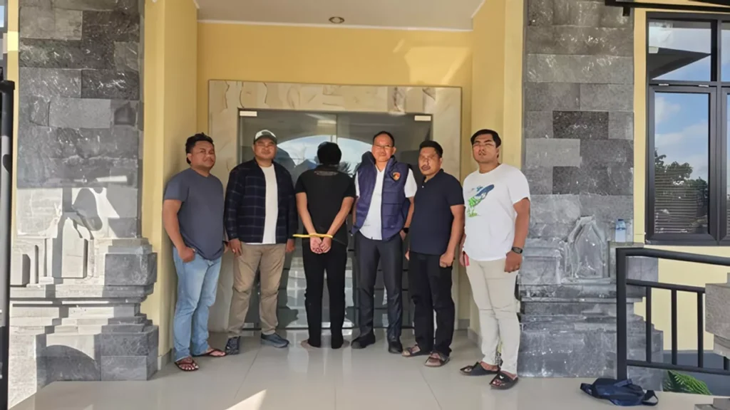 Photo: A man identified as UM was arrested by police for stealing money from an Indian tourist at a resort in Ubud, Gianyar. (Doc. Ubud Police)
