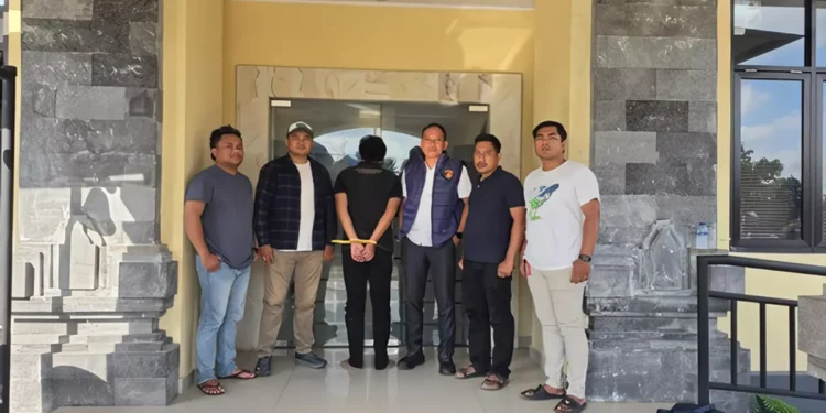 Photo: A man identified as UM was arrested by police for stealing money from an Indian tourist at a resort in Ubud, Gianyar. (Doc. Ubud Police)