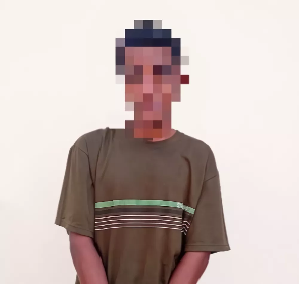 'She Could Not Breathe': Australian Tourist Severely Traumatized in Sumba Beach Assault, Suspect Faces 12 Years 38 Photo: Suspect AH detained at the Southwest Sumba Resort Police station on Friday (June 26, 2026). (Doc. Southwest Sumba Police Public Relations)